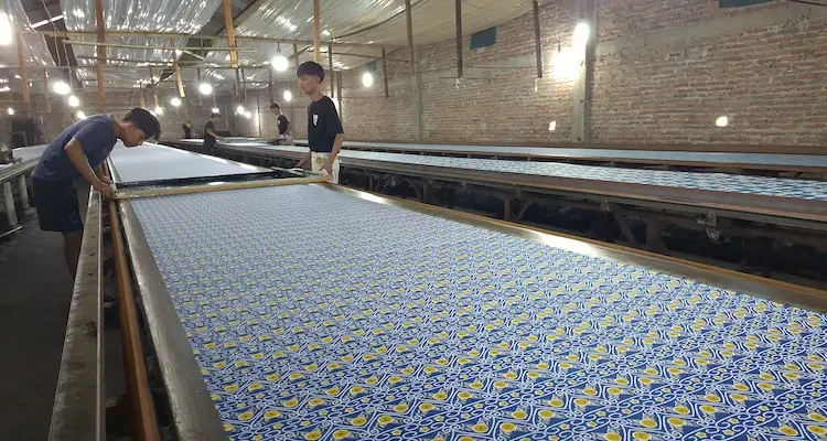 Eksklusivitas Batik Dinar: Solusi Produksi Batik Printing Solo yang Transparan dan Terpercaya