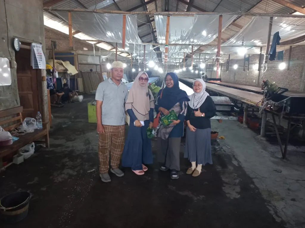 Suasana Workshop Pabrik Produsen Seragam Batik Dinar Solo